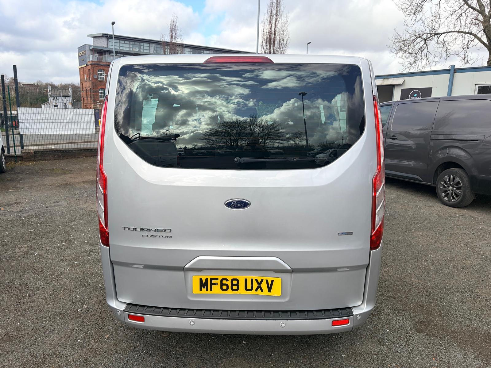 Ford Tourneo Custom 2.0 310 EcoBlue Titanium Minibus Double Cab 5dr Diesel Manual L2 Euro 6 (s/s) (130 ps)