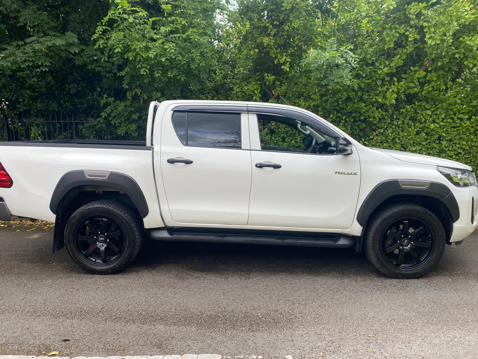 Toyota Hilux 2.4 D-4D Active Pickup Double Cab 4dr Diesel Manual 4WD Euro 6 (s/s) (150 ps)