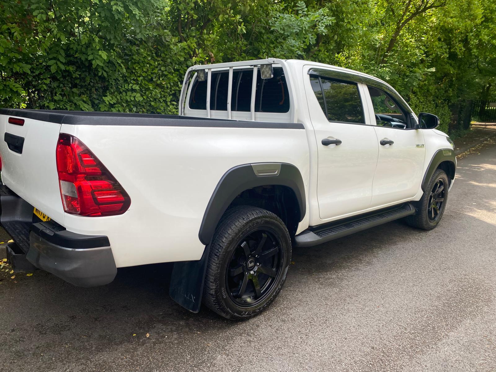 Toyota Hilux 2.4 D-4D Active Pickup Double Cab 4dr Diesel Manual 4WD Euro 6 (s/s) (150 ps)