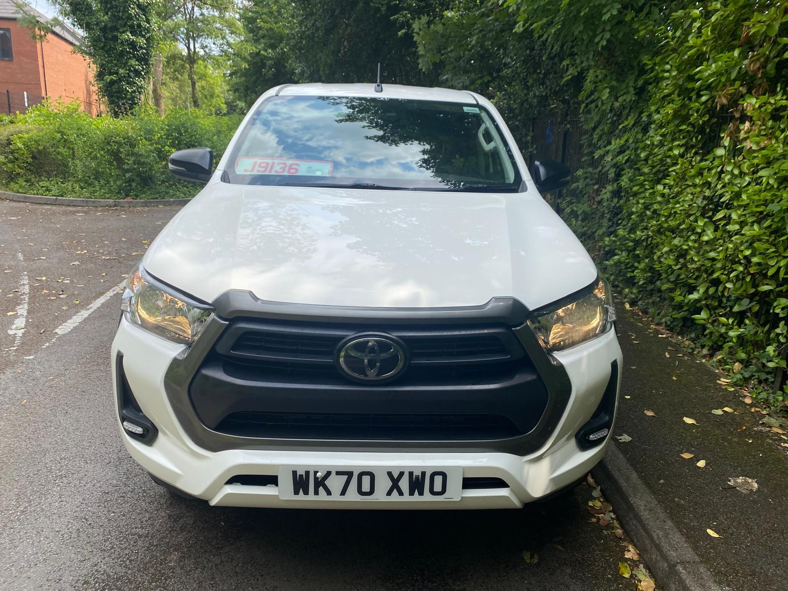 Toyota Hilux 2.4 D-4D Active Pickup Double Cab 4dr Diesel Manual 4WD Euro 6 (s/s) (150 ps)