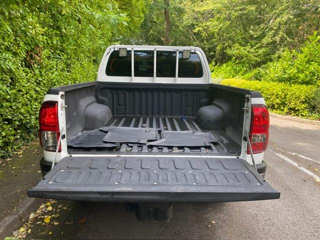 Toyota Hilux 2.4 D-4D Active Pickup Double Cab 4dr Diesel Manual 4WD Euro 6 (s/s) (150 ps)