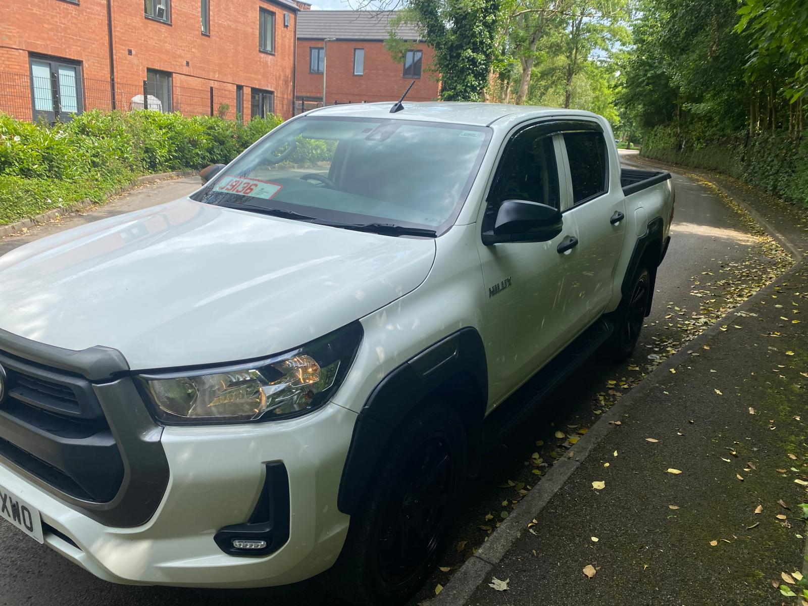 Toyota Hilux 2.4 D-4D Active Pickup Double Cab 4dr Diesel Manual 4WD Euro 6 (s/s) (150 ps)
