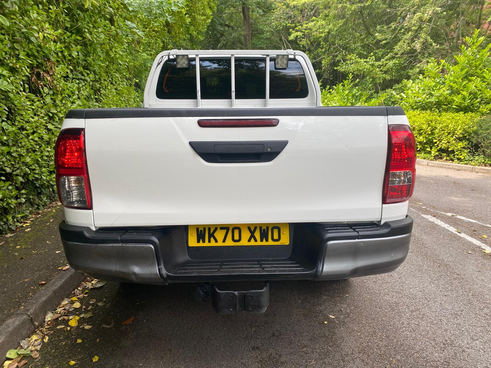 Toyota Hilux 2.4 D-4D Active Pickup Double Cab 4dr Diesel Manual 4WD Euro 6 (s/s) (150 ps)