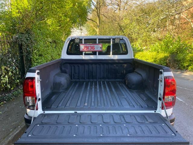 Toyota Hilux 2.4 D-4D Active Pickup Double Cab 4dr Diesel Manual 4WD Euro 6 (s/s) (150 ps)