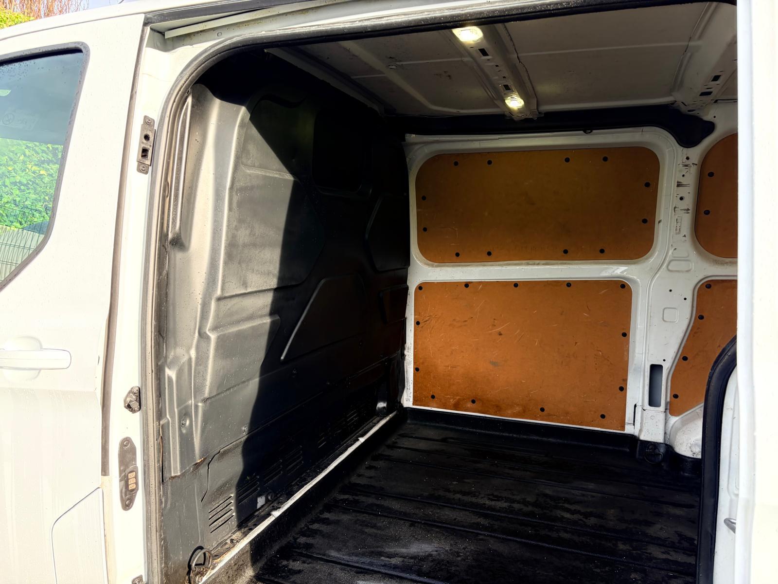 Ford Transit Custom 2.0 TDCi 290 Limited Panel Van 5dr Diesel Manual L1 H1 (163 g/km, 128 bhp)