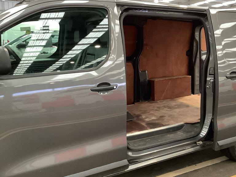 Peugeot Expert 2.0 BlueHDi 1400 Professional Standard Panel Van 6dr Diesel Manual MWB Euro 6 (s/s) (120 ps)