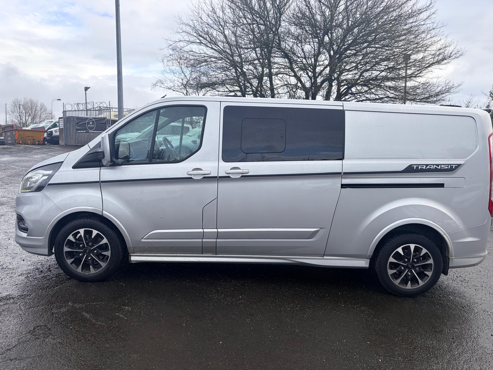 Ford Transit Custom 2.0 310 EcoBlue Sport Crew Van Double Cab 6dr Diesel Manual L2 H1 Euro 6 (5 Seat) (170 ps)