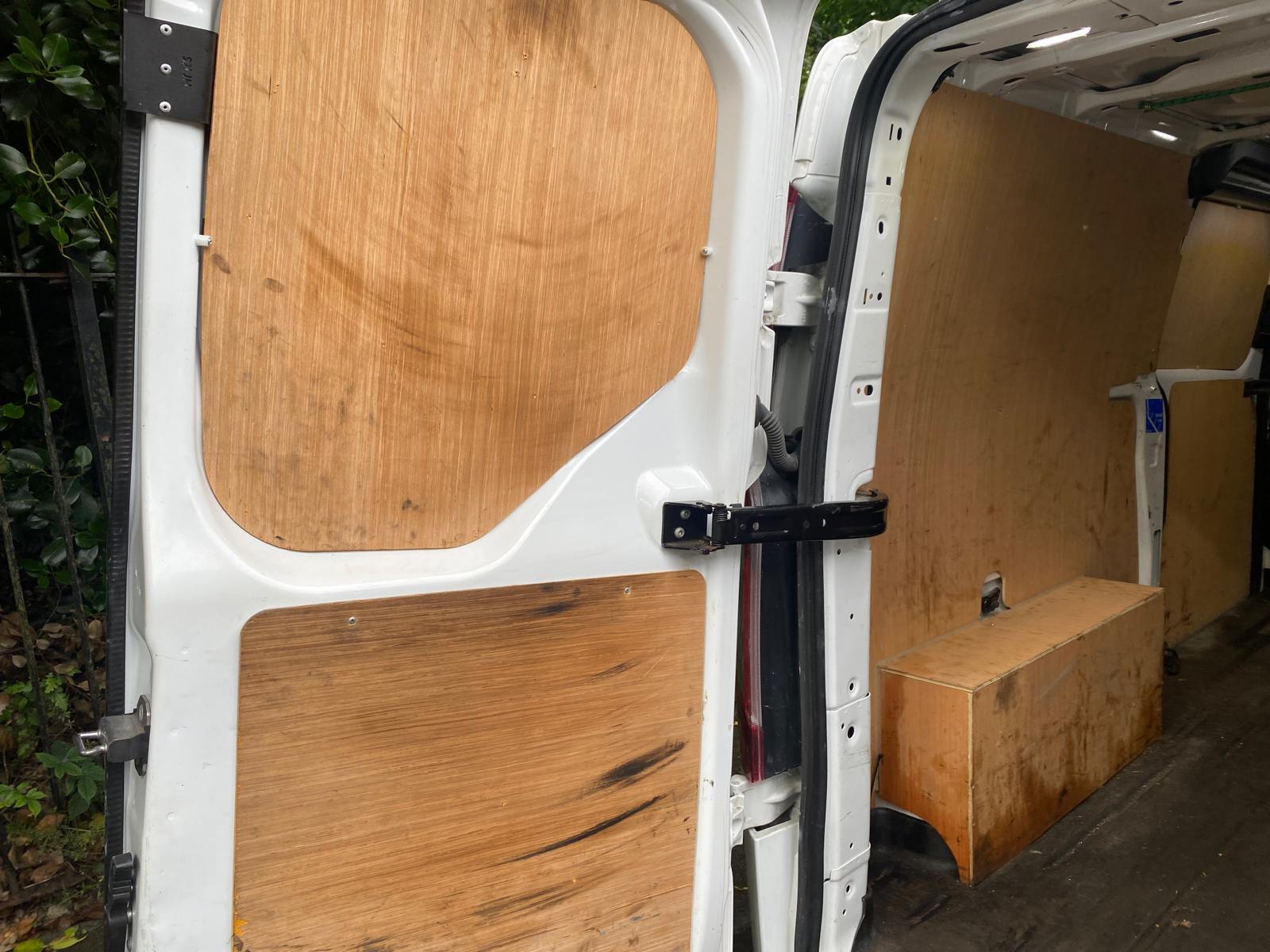 Ford Transit Custom 2.0 300 EcoBlue Limited Panel Van 5dr Diesel Auto L2 H1 Euro 6 (s/s) (130 ps)