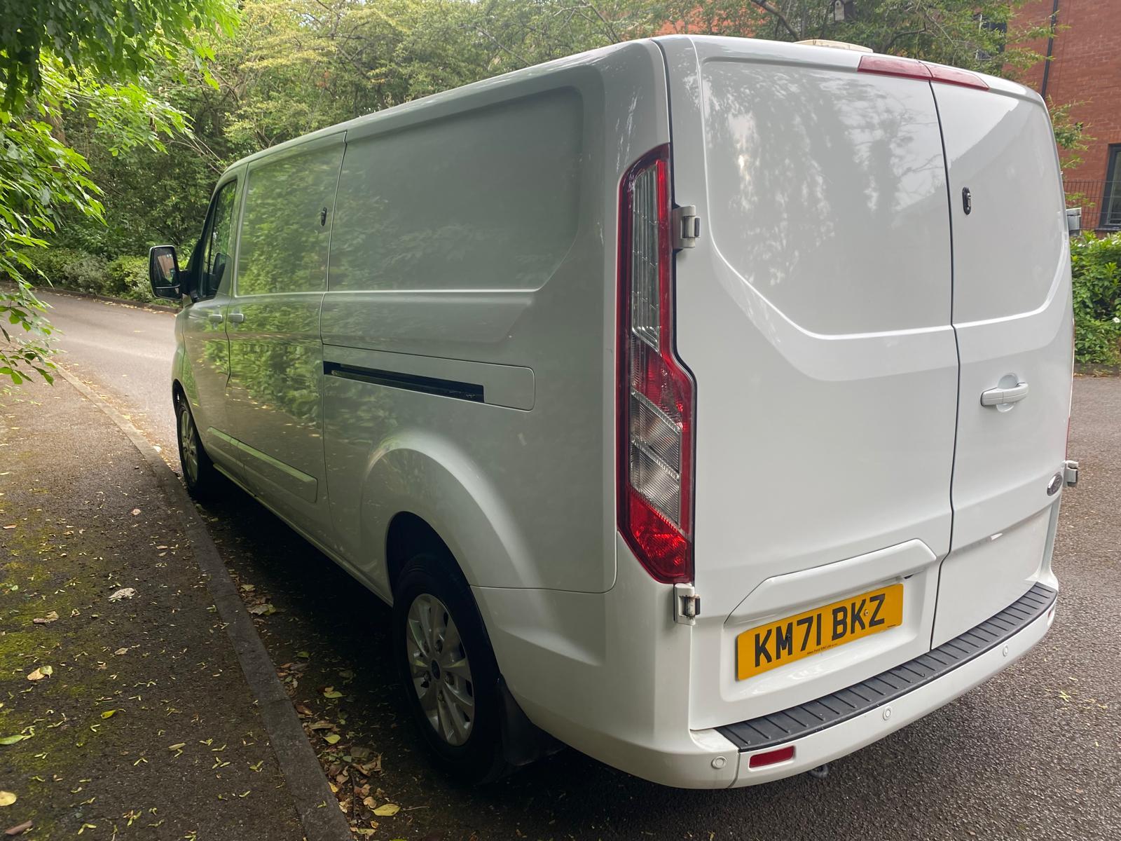 Ford Transit Custom 2.0 300 EcoBlue Limited Panel Van 5dr Diesel Auto L2 H1 Euro 6 (s/s) (130 ps)