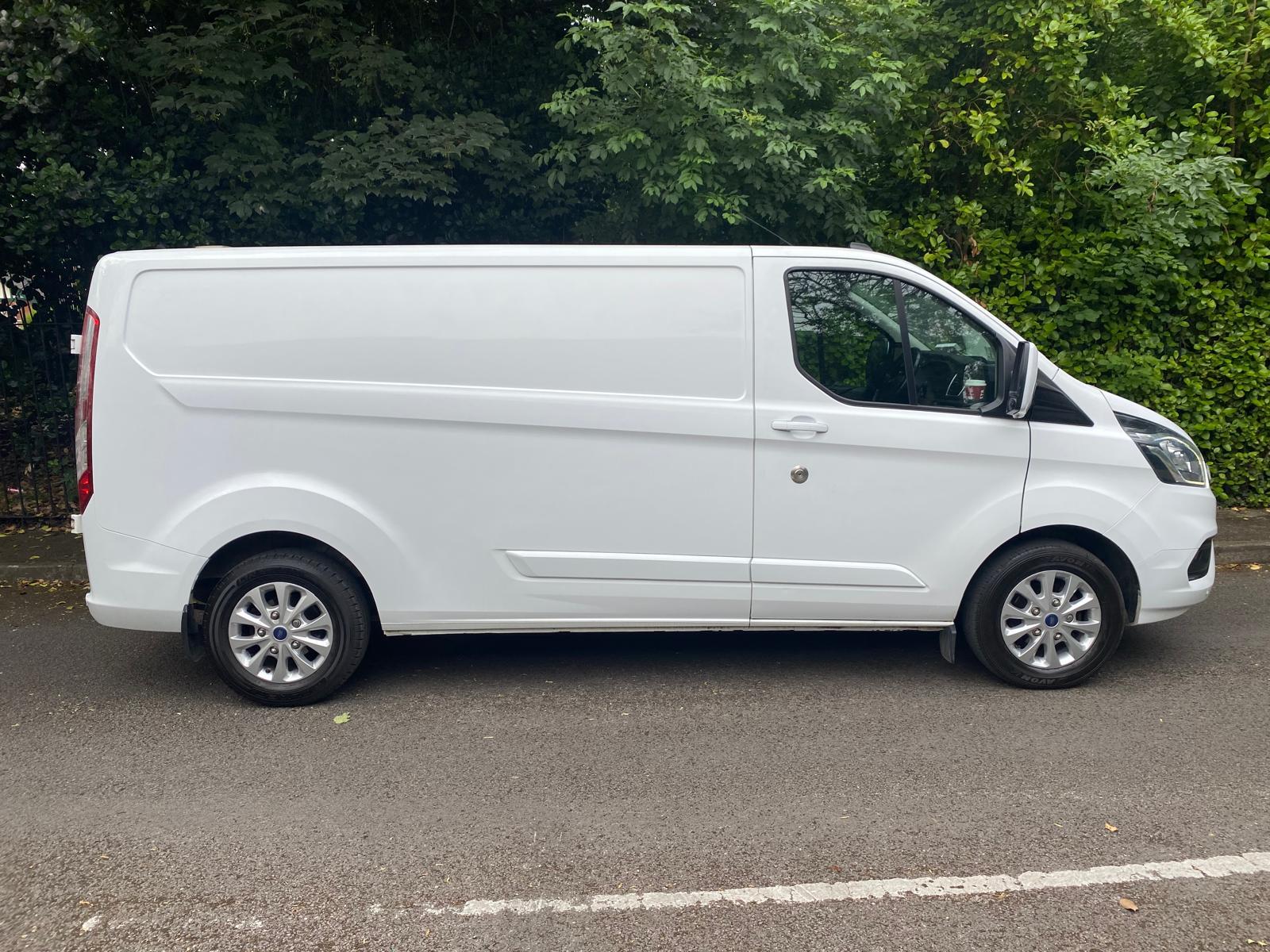 Ford Transit Custom 2.0 300 EcoBlue Limited Panel Van 5dr Diesel Auto L2 H1 Euro 6 (s/s) (130 ps)