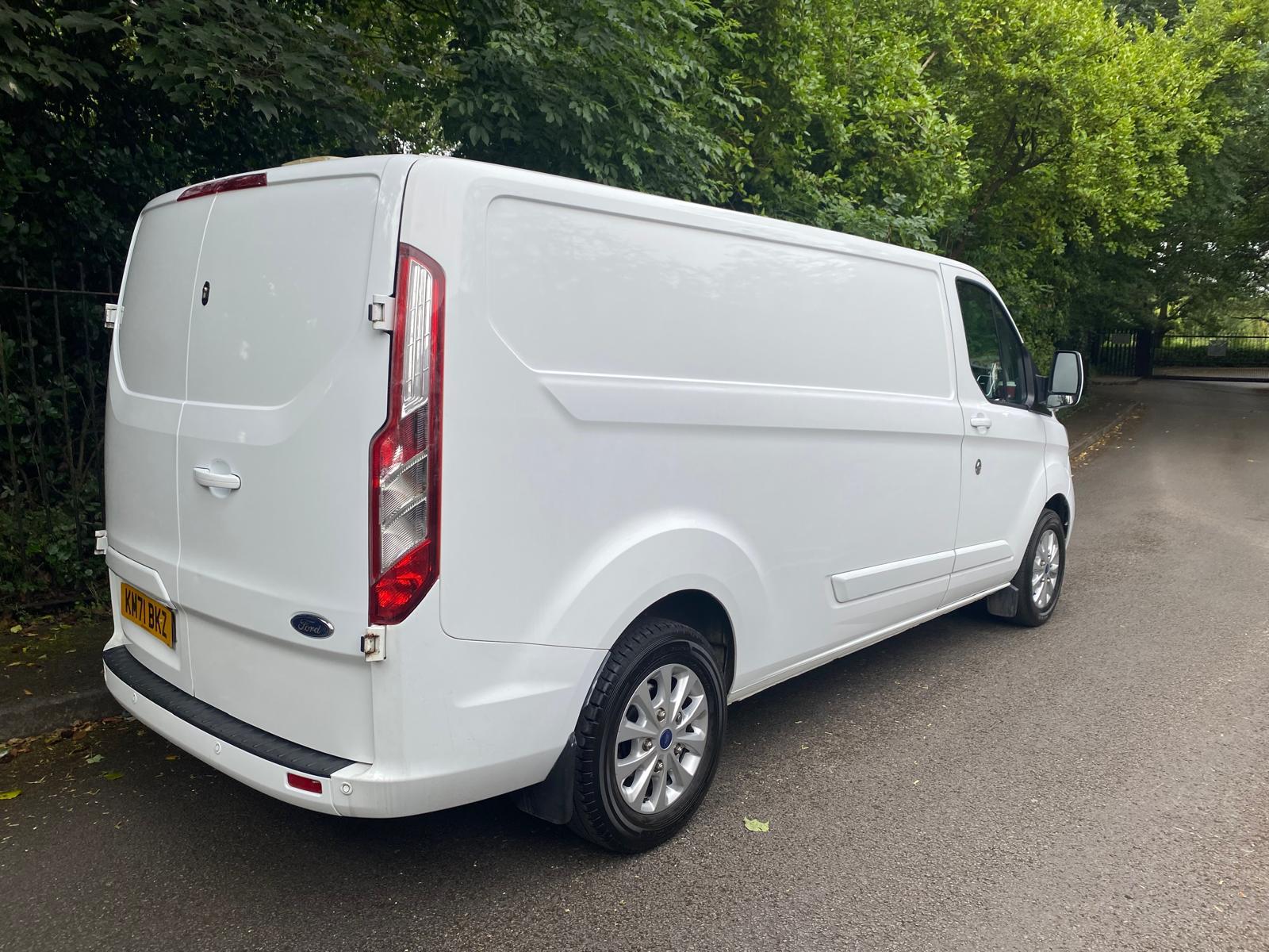 Ford Transit Custom 2.0 300 EcoBlue Limited Panel Van 5dr Diesel Auto L2 H1 Euro 6 (s/s) (130 ps)