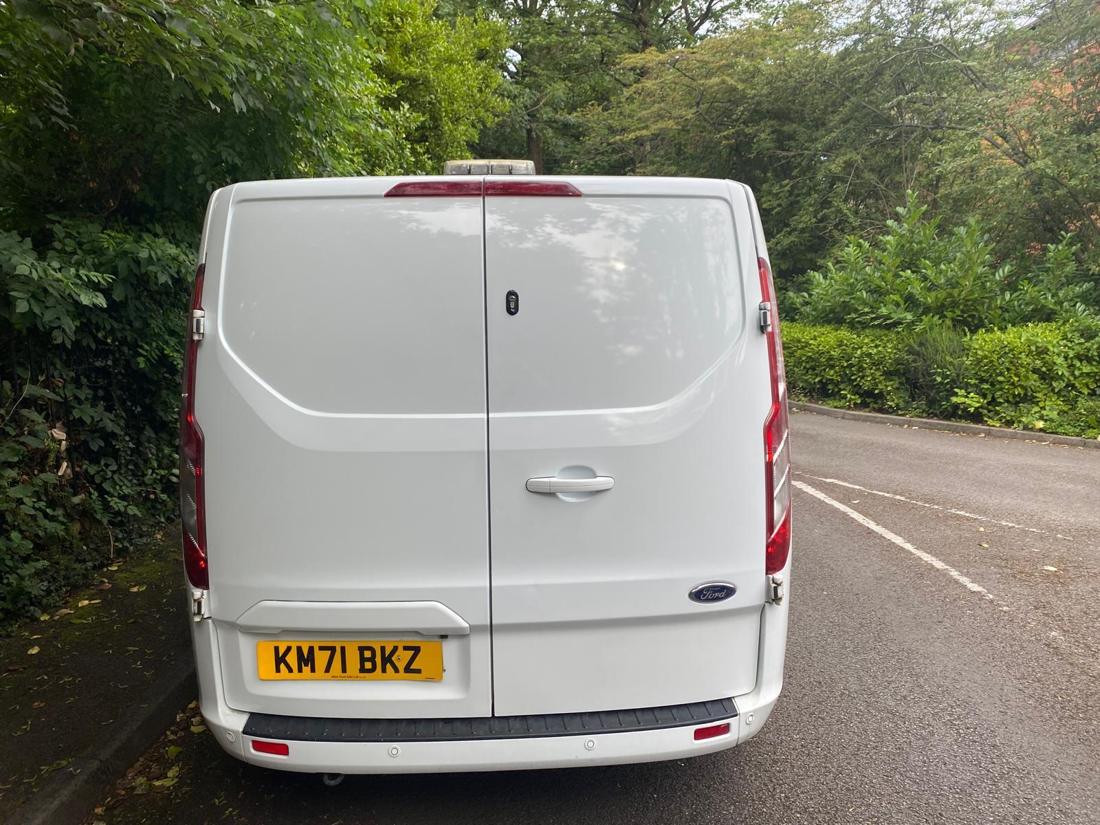 Ford Transit Custom 2.0 300 EcoBlue Limited Panel Van 5dr Diesel Auto L2 H1 Euro 6 (s/s) (130 ps)