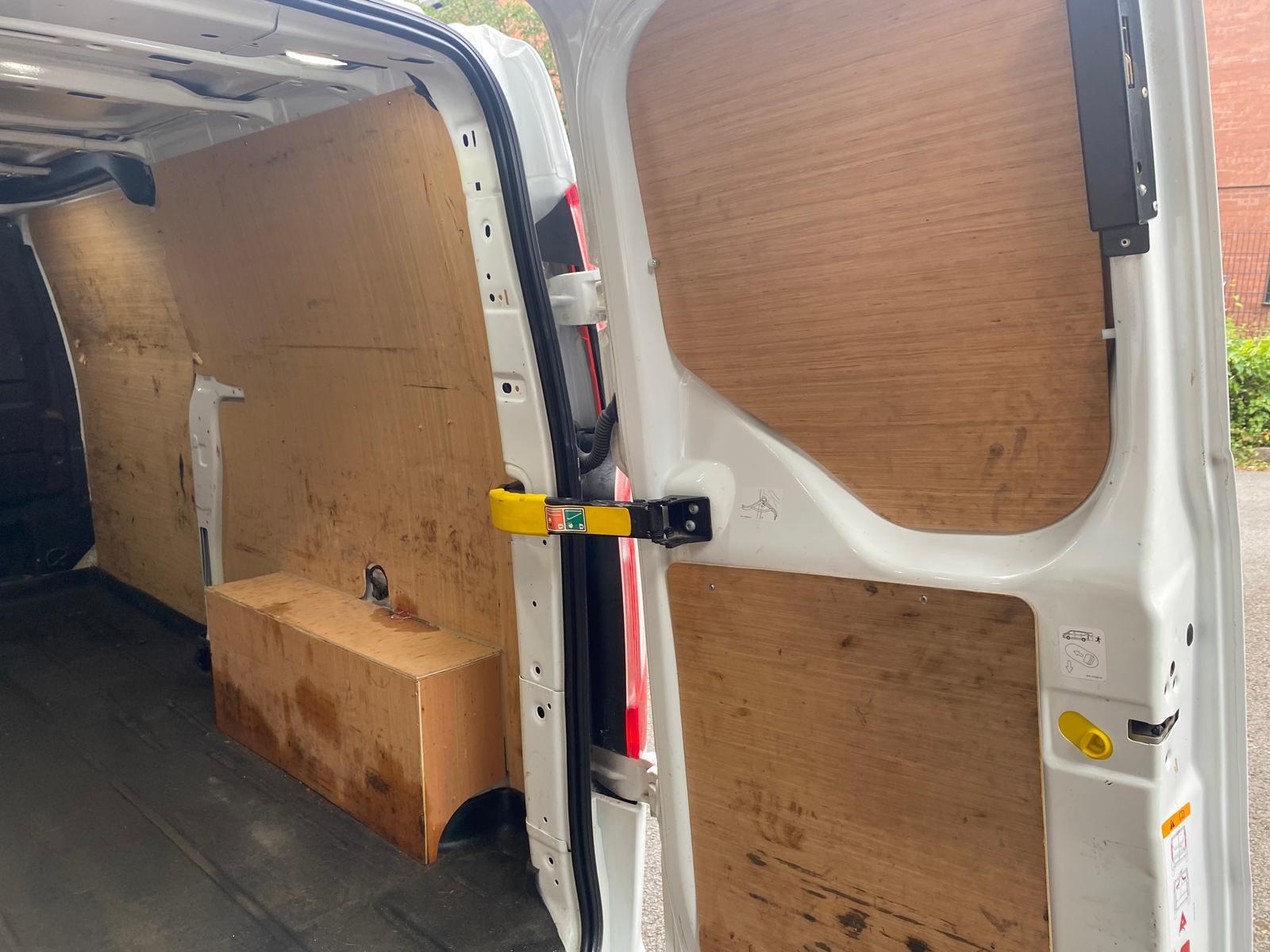 Ford Transit Custom 2.0 300 EcoBlue Limited Panel Van 5dr Diesel Auto L2 H1 Euro 6 (s/s) (130 ps)
