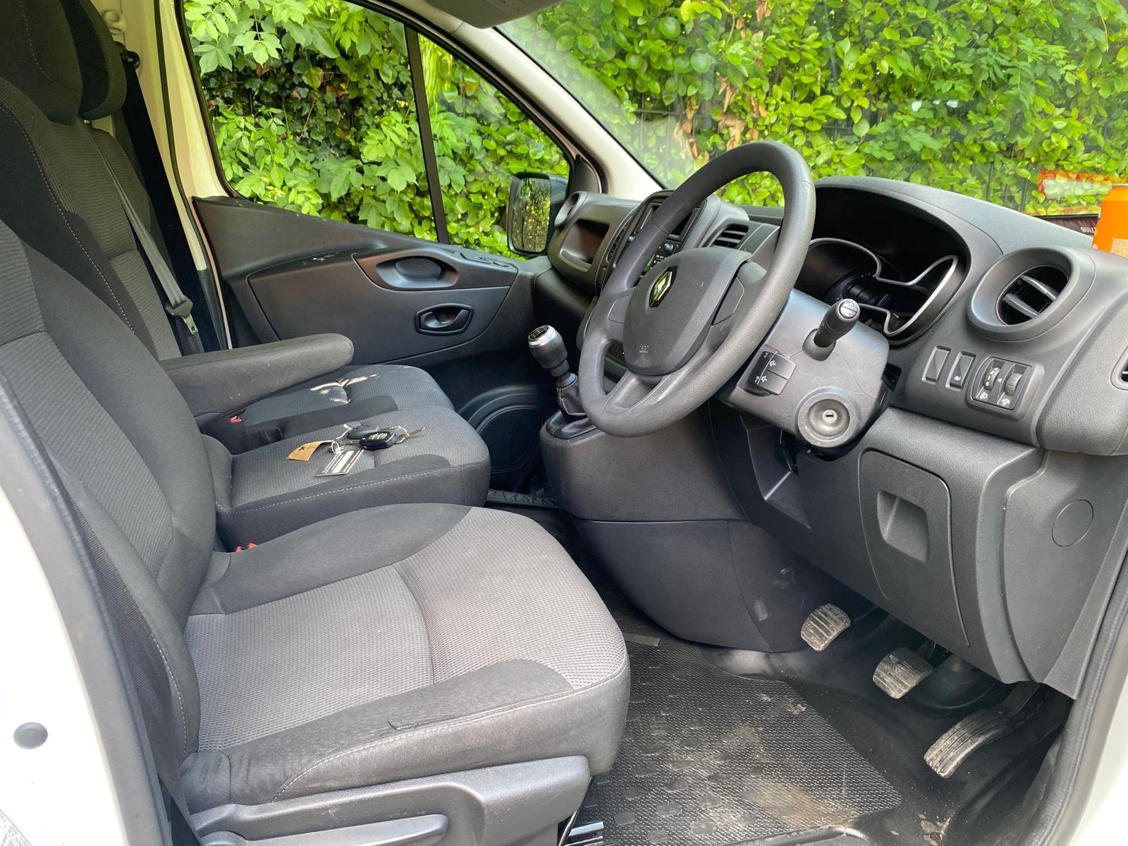 Renault Trafic 2.0 dCi ENERGY 28 Business Panel Van 5dr Diesel Manual SWB Standard Roof Euro 6 (s/s) (120 ps)