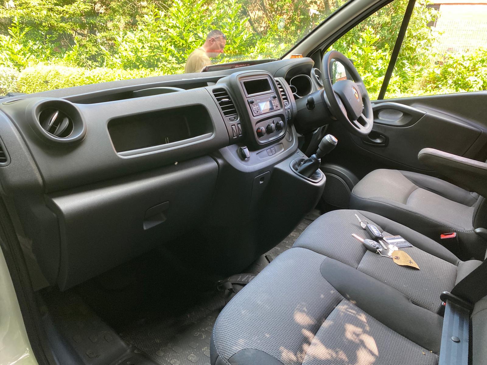 Renault Trafic 2.0 dCi ENERGY 28 Business Panel Van 5dr Diesel Manual SWB Standard Roof Euro 6 (s/s) (120 ps)