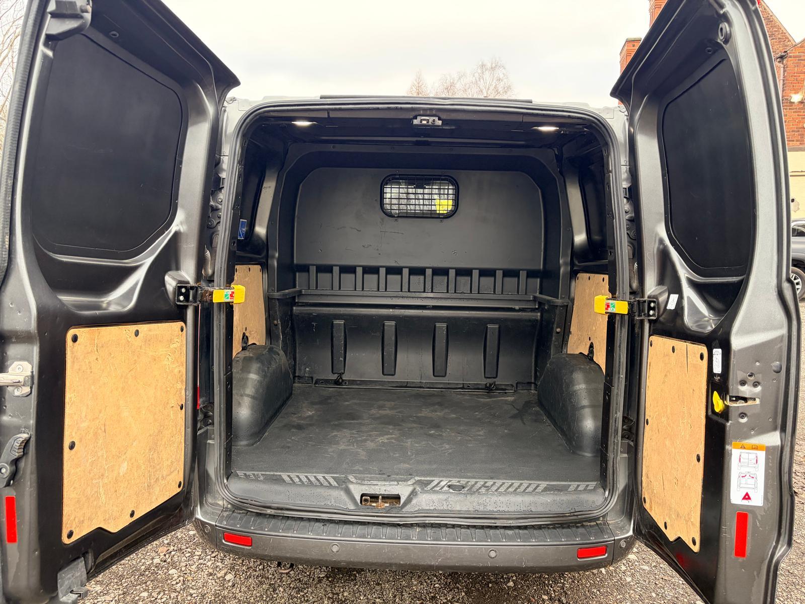 Ford Transit Custom 2.0 300 EcoBlue Limited Crew Van Double Cab 5dr Diesel Manual L1 H1 Euro 6 (s/s) (6 Seat) (170 ps)