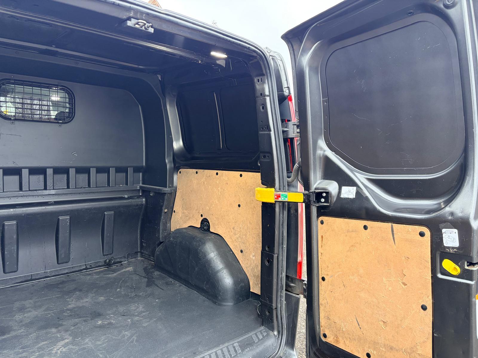 Ford Transit Custom 2.0 300 EcoBlue Limited Crew Van Double Cab 5dr Diesel Manual L1 H1 Euro 6 (s/s) (6 Seat) (170 ps)