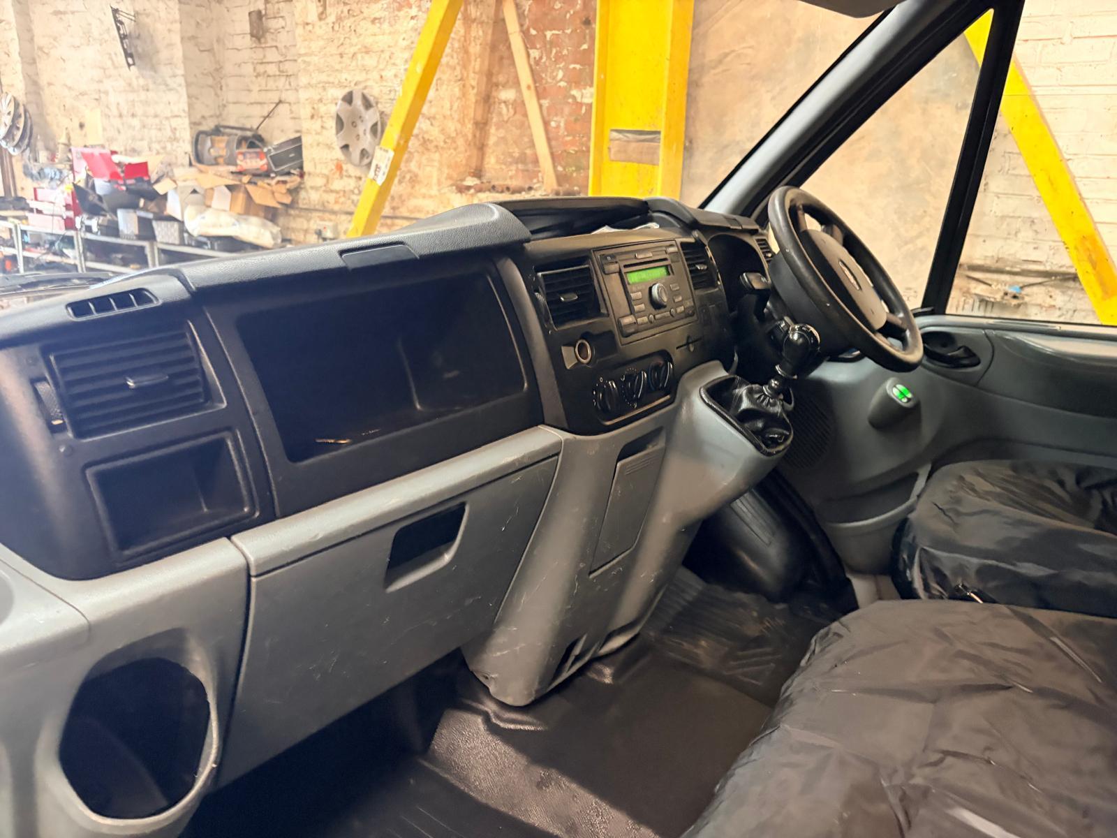 Ford Transit 2.2 TDCi 350 Chassis Cab 2dr Diesel Manual RWD L3 (DRW) (123 bhp)