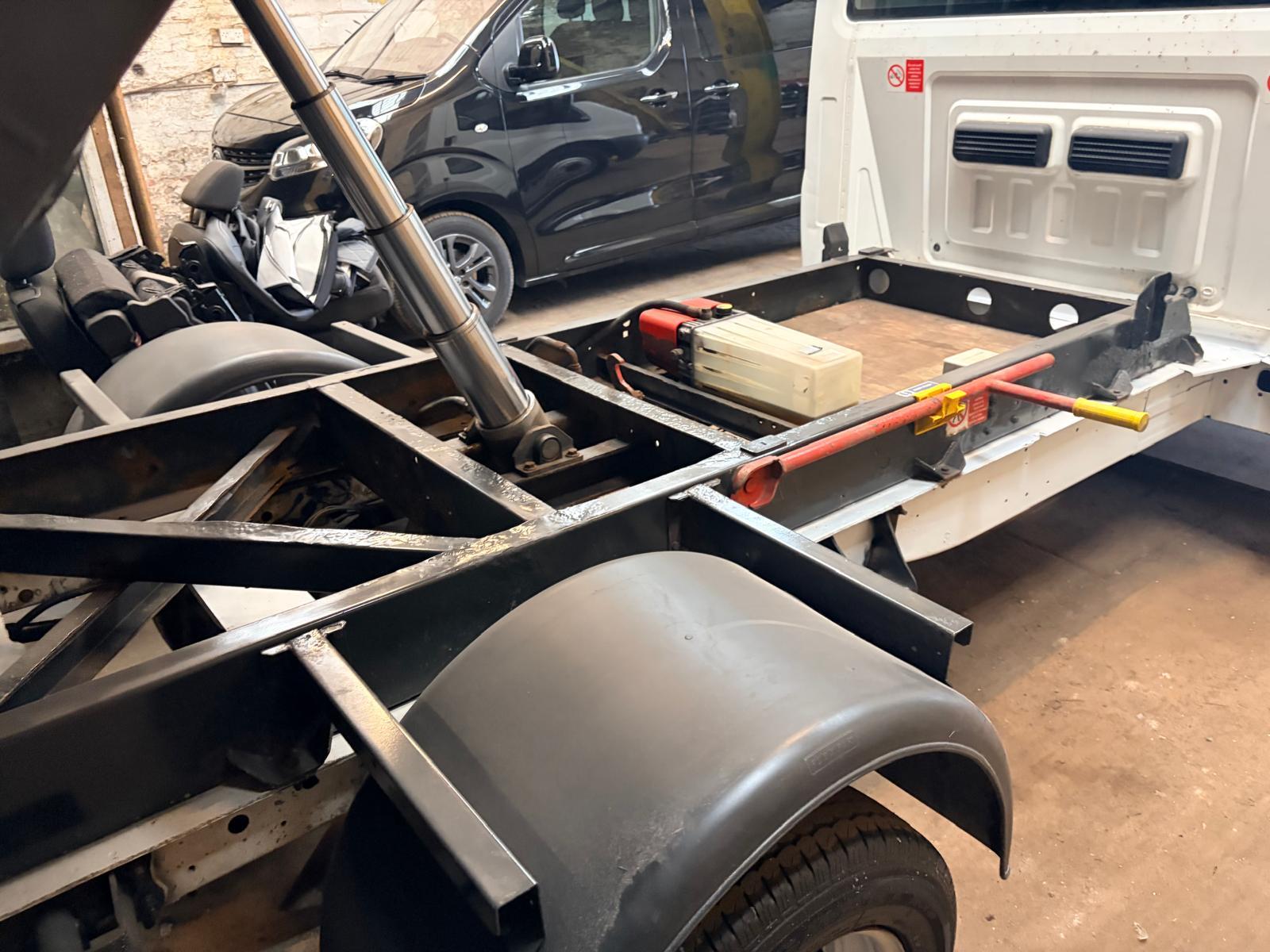 Ford Transit 2.2 TDCi 350 Chassis Cab 2dr Diesel Manual RWD L3 (DRW) (123 bhp)