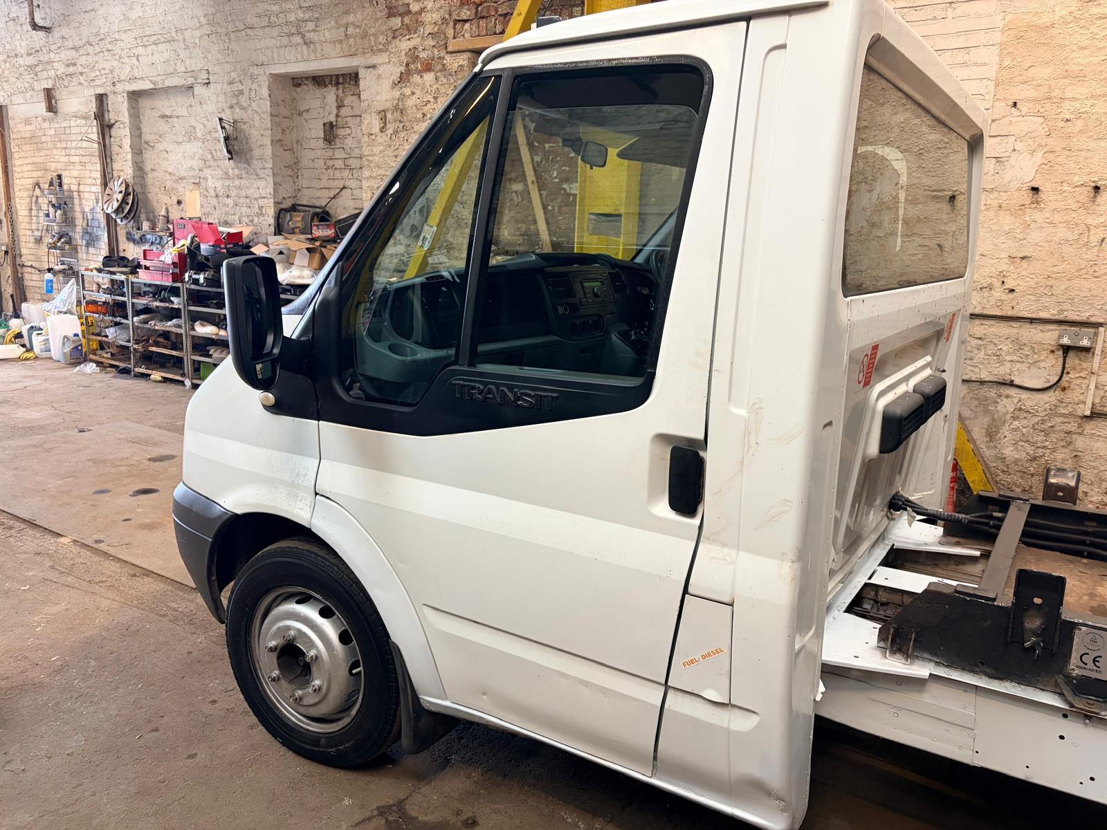 Ford Transit 2.2 TDCi 350 Chassis Cab 2dr Diesel Manual RWD L3 (DRW) (123 bhp)