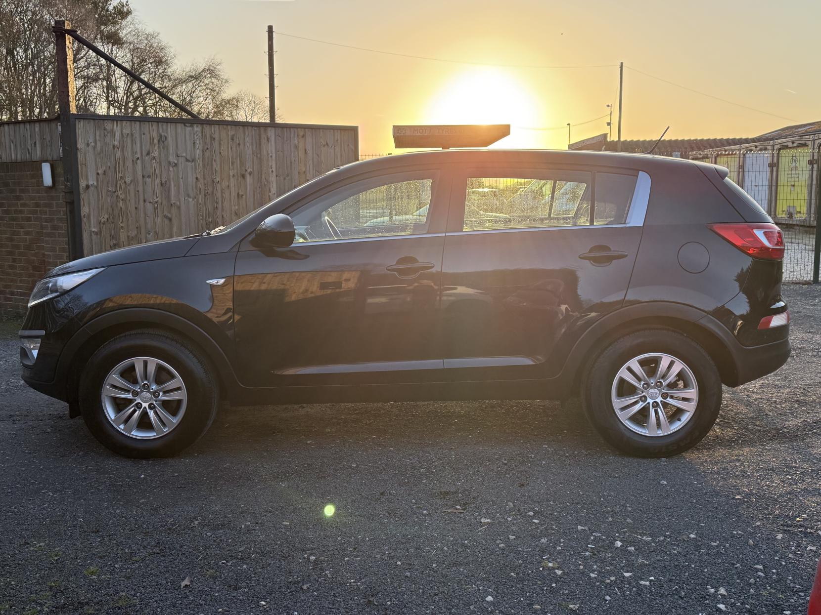 Kia Sportage 1.7 CRDi EcoDynamics 1 SUV 5dr Diesel Manual 2WD Euro 5 (s/s) (114 bhp)