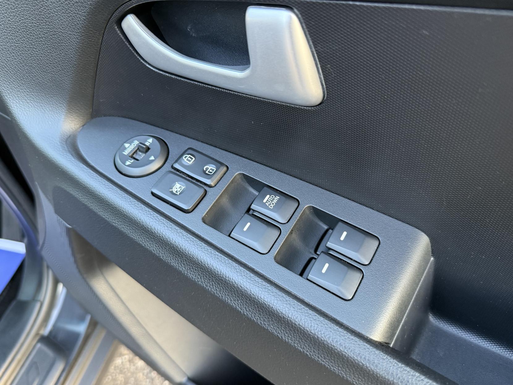 Kia Sportage 1.7 CRDi EcoDynamics 1 SUV 5dr Diesel Manual 2WD Euro 5 (s/s) (114 bhp)