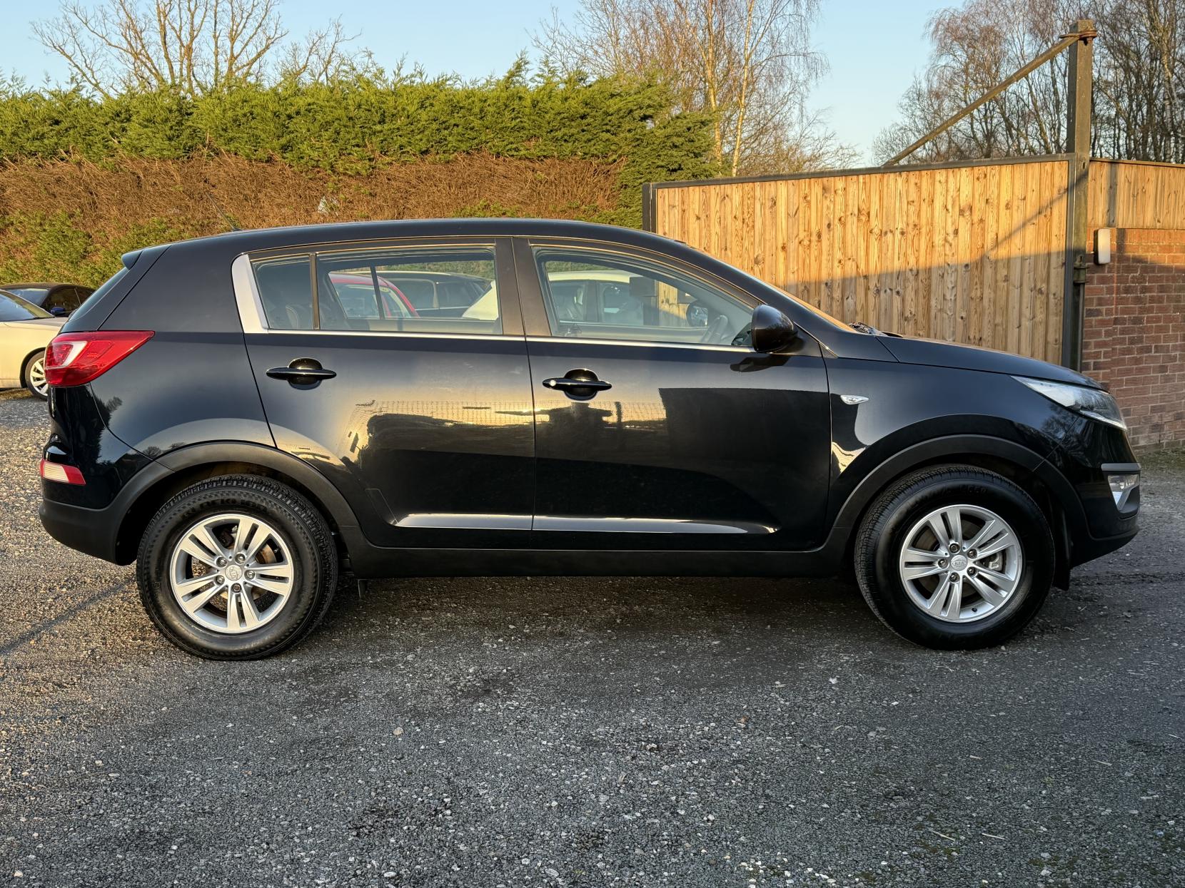 Kia Sportage 1.7 CRDi EcoDynamics 1 SUV 5dr Diesel Manual 2WD Euro 5 (s/s) (114 bhp)