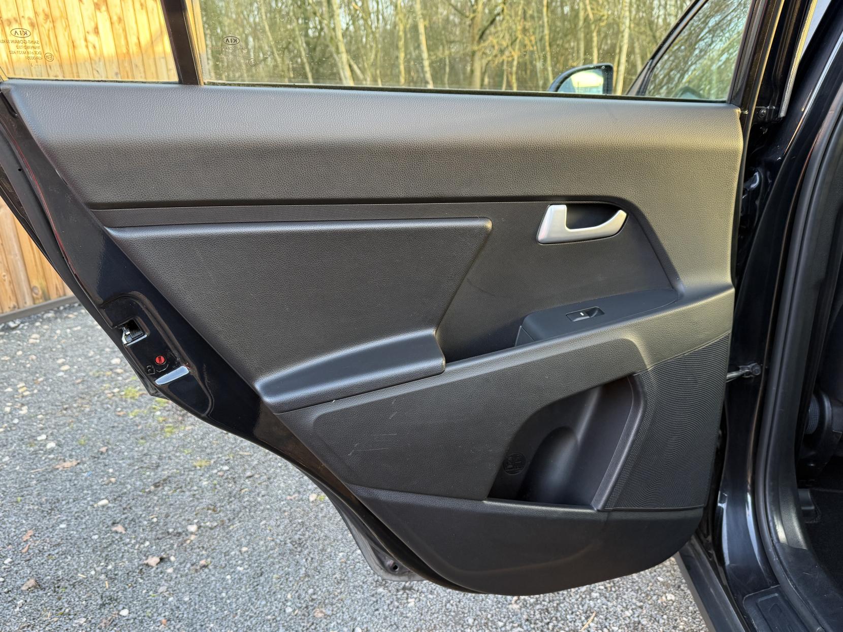 Kia Sportage 1.7 CRDi EcoDynamics 1 SUV 5dr Diesel Manual 2WD Euro 5 (s/s) (114 bhp)