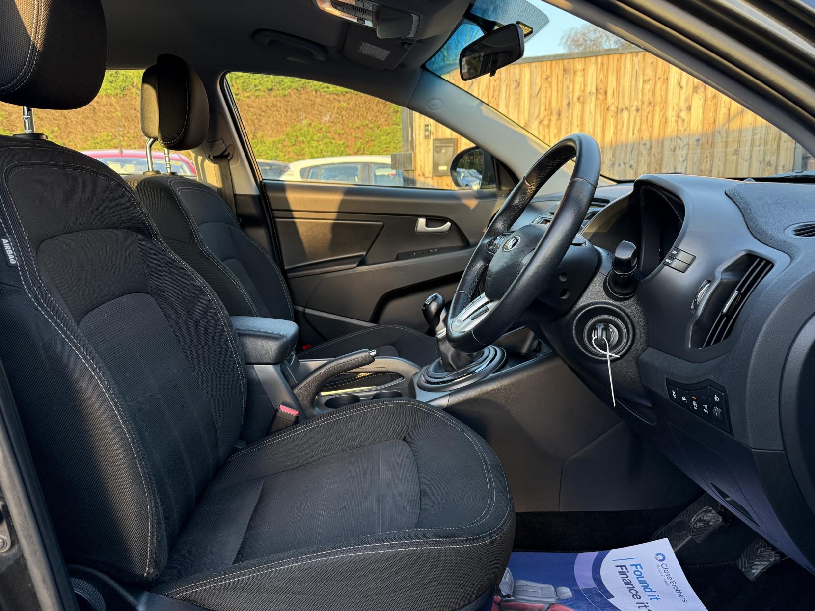 Kia Sportage 1.7 CRDi EcoDynamics 1 SUV 5dr Diesel Manual 2WD Euro 5 (s/s) (114 bhp)