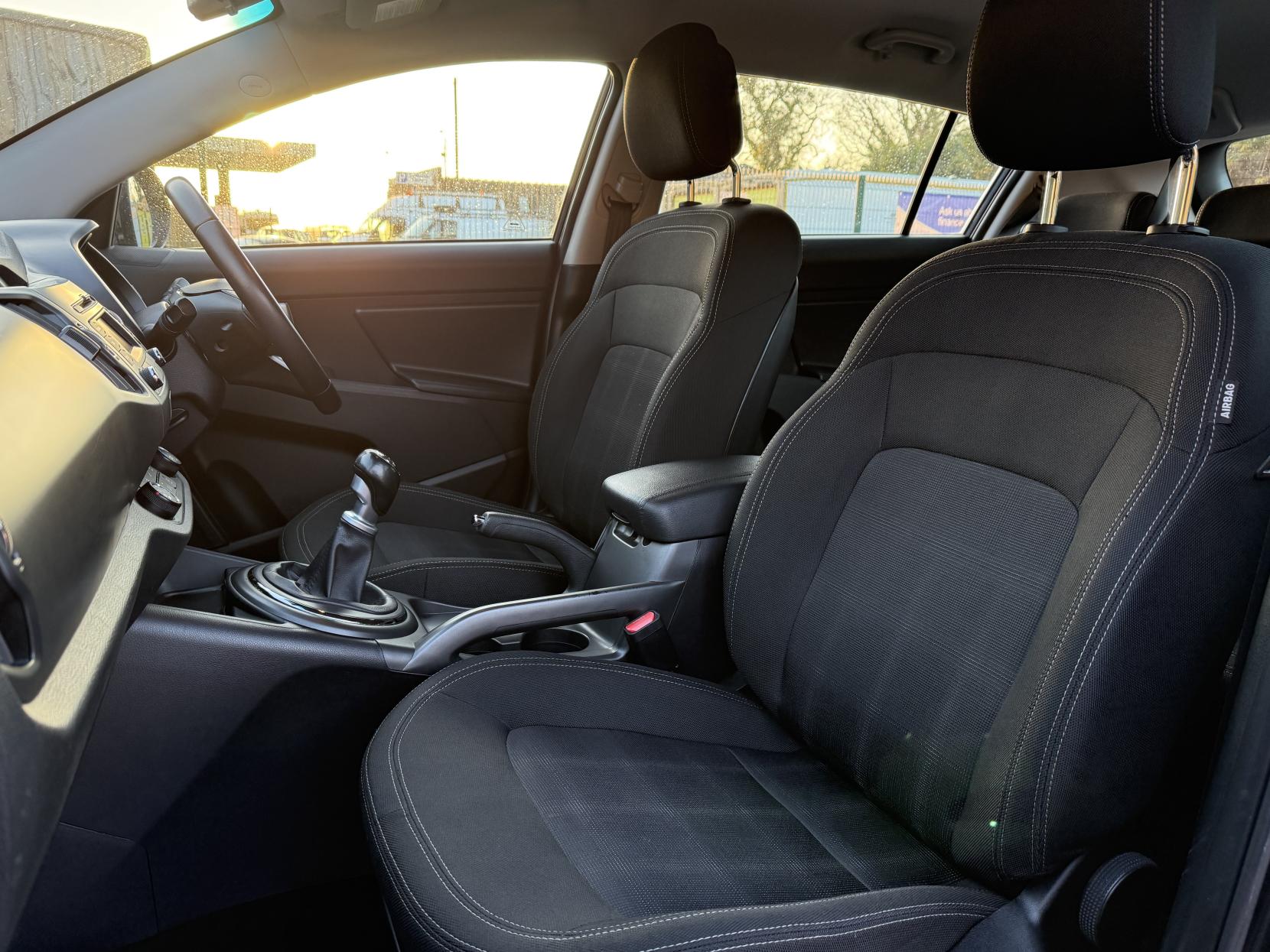 Kia Sportage 1.7 CRDi EcoDynamics 1 SUV 5dr Diesel Manual 2WD Euro 5 (s/s) (114 bhp)