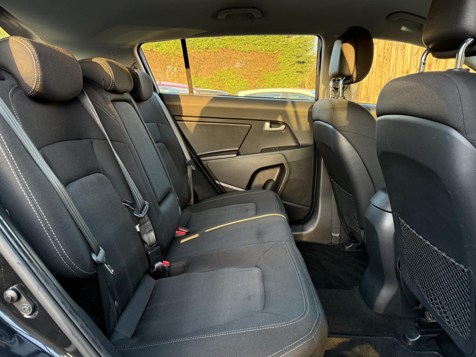 Kia Sportage 1.7 CRDi EcoDynamics 1 SUV 5dr Diesel Manual 2WD Euro 5 (s/s) (114 bhp)