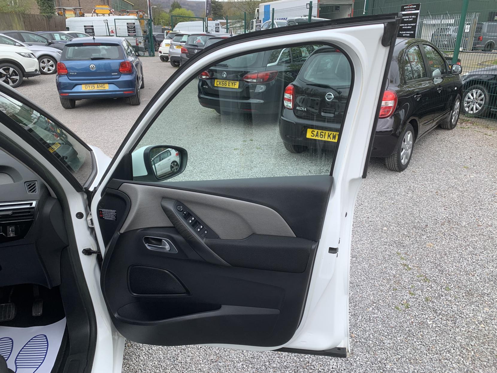 Citroen Grand C4 Picasso 1.6 e-HDi Airdream Exclusive MPV 5dr Diesel ETG6 Euro 5 (s/s) (115 ps)