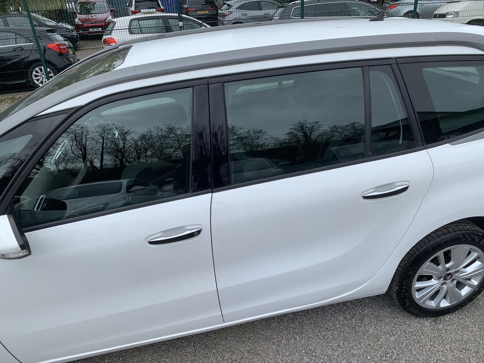 Citroen Grand C4 Picasso 1.6 e-HDi Airdream Exclusive MPV 5dr Diesel ETG6 Euro 5 (s/s) (115 ps)