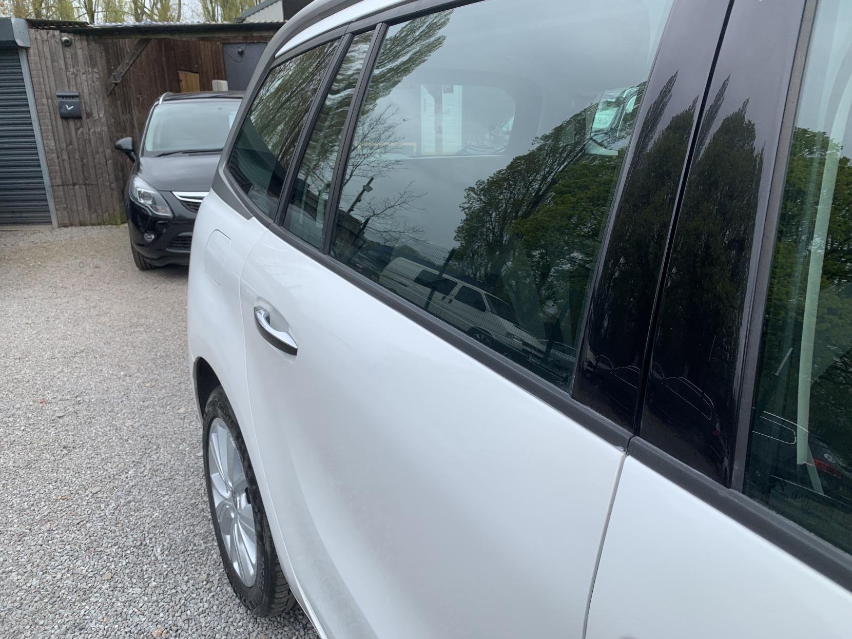 Citroen Grand C4 Picasso 1.6 e-HDi Airdream Exclusive MPV 5dr Diesel ETG6 Euro 5 (s/s) (115 ps)