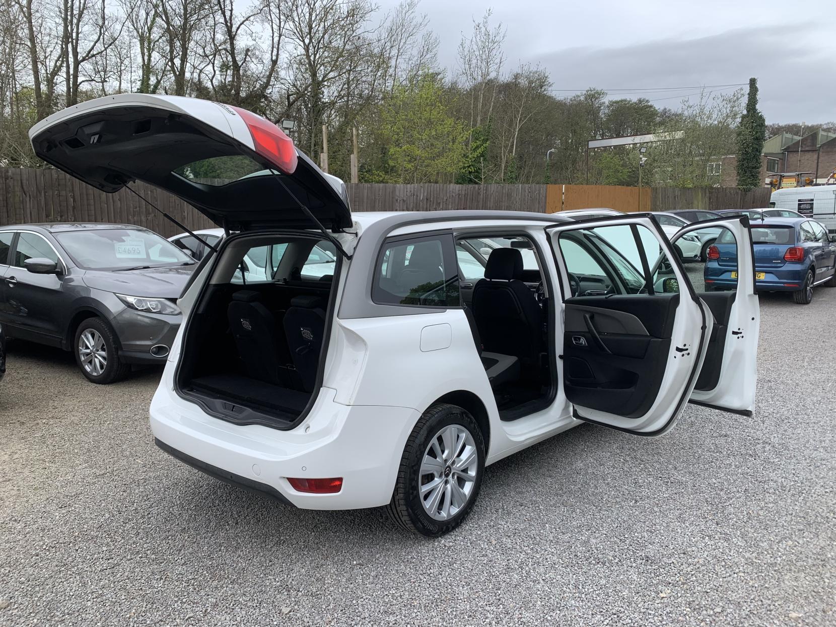 Citroen Grand C4 Picasso 1.6 e-HDi Airdream Exclusive MPV 5dr Diesel ETG6 Euro 5 (s/s) (115 ps)