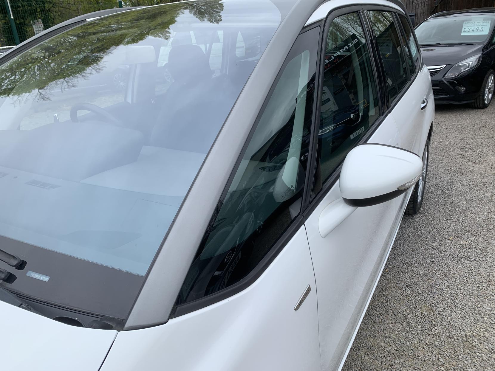 Citroen Grand C4 Picasso 1.6 e-HDi Airdream Exclusive MPV 5dr Diesel ETG6 Euro 5 (s/s) (115 ps)