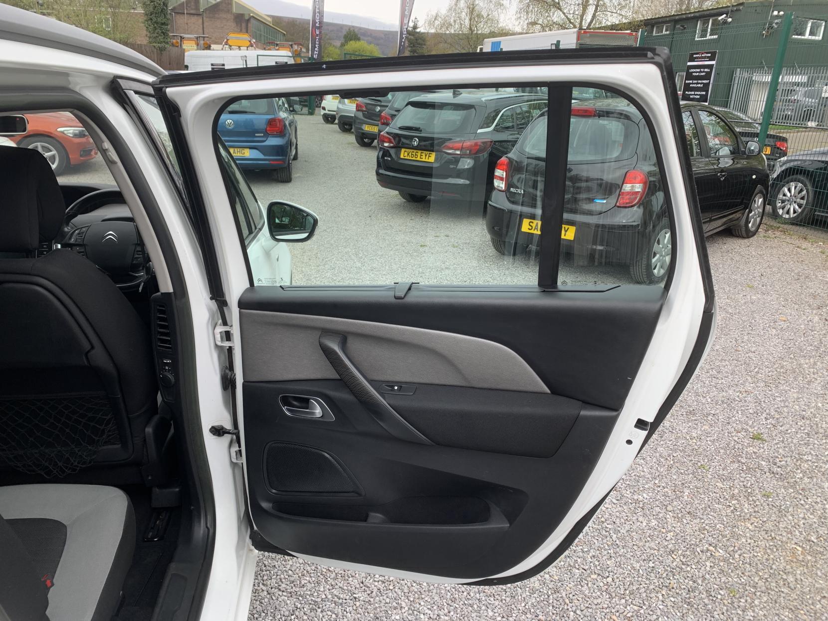 Citroen Grand C4 Picasso 1.6 e-HDi Airdream Exclusive MPV 5dr Diesel ETG6 Euro 5 (s/s) (115 ps)