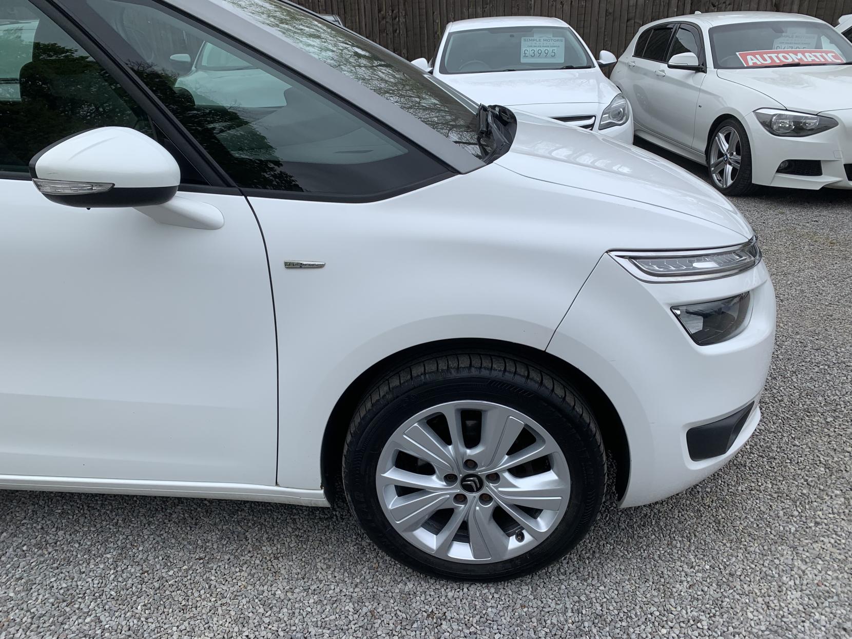 Citroen Grand C4 Picasso 1.6 e-HDi Airdream Exclusive MPV 5dr Diesel ETG6 Euro 5 (s/s) (115 ps)