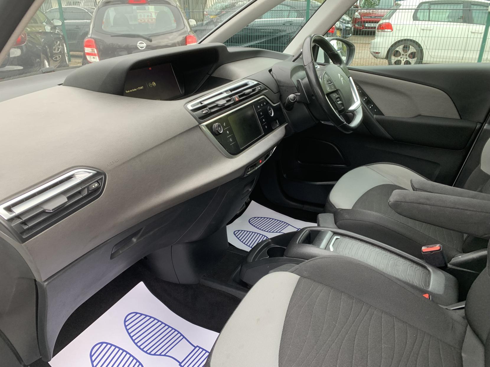 Citroen Grand C4 Picasso 1.6 e-HDi Airdream Exclusive MPV 5dr Diesel ETG6 Euro 5 (s/s) (115 ps)