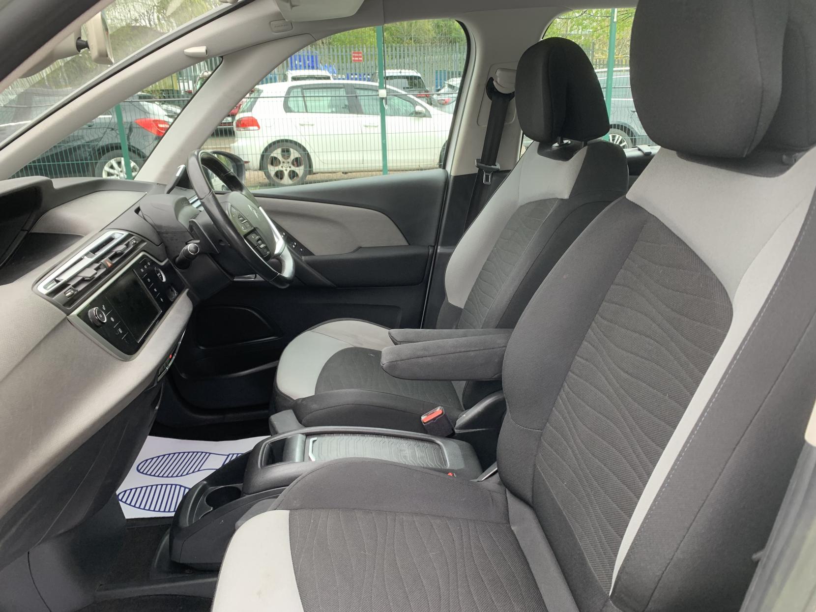 Citroen Grand C4 Picasso 1.6 e-HDi Airdream Exclusive MPV 5dr Diesel ETG6 Euro 5 (s/s) (115 ps)