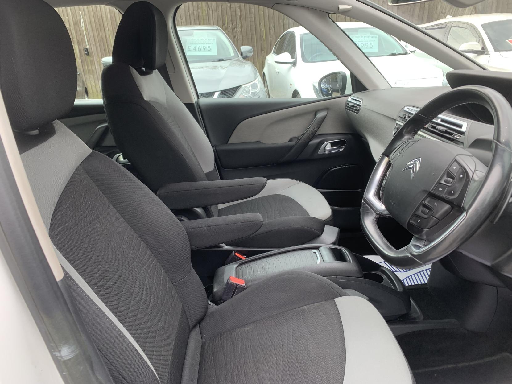 Citroen Grand C4 Picasso 1.6 e-HDi Airdream Exclusive MPV 5dr Diesel ETG6 Euro 5 (s/s) (115 ps)