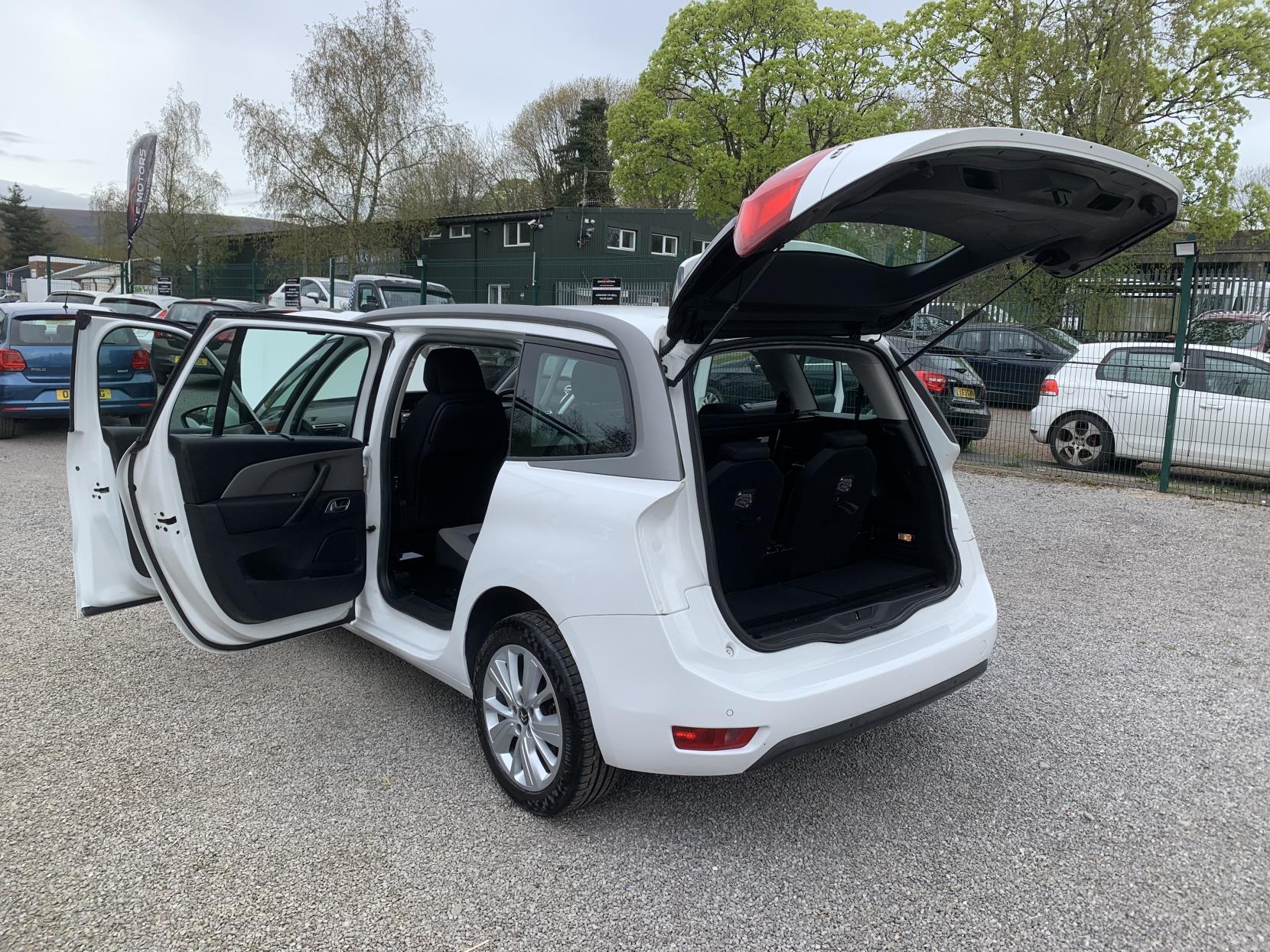 Citroen Grand C4 Picasso 1.6 e-HDi Airdream Exclusive MPV 5dr Diesel ETG6 Euro 5 (s/s) (115 ps)