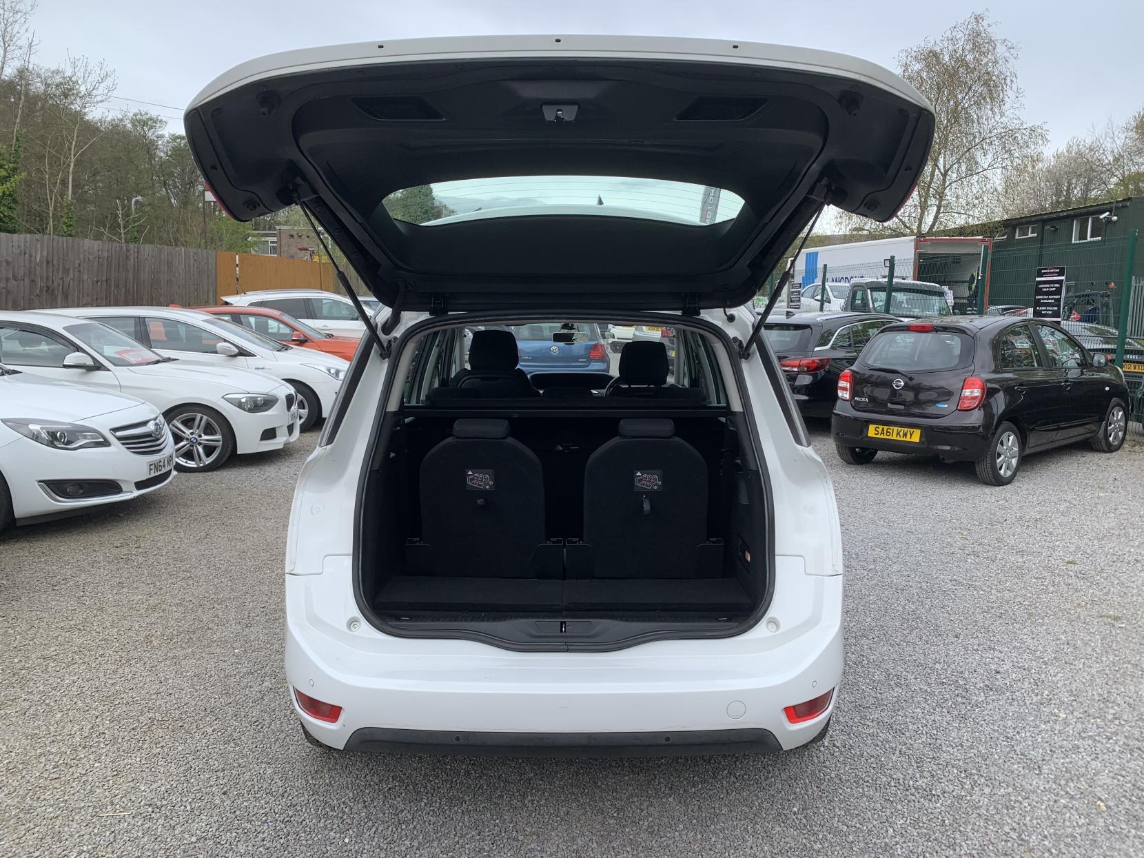 Citroen Grand C4 Picasso 1.6 e-HDi Airdream Exclusive MPV 5dr Diesel ETG6 Euro 5 (s/s) (115 ps)