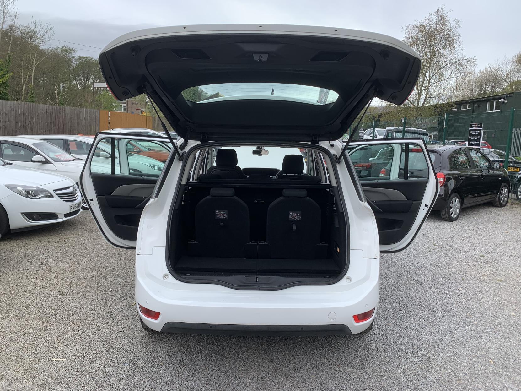 Citroen Grand C4 Picasso 1.6 e-HDi Airdream Exclusive MPV 5dr Diesel ETG6 Euro 5 (s/s) (115 ps)