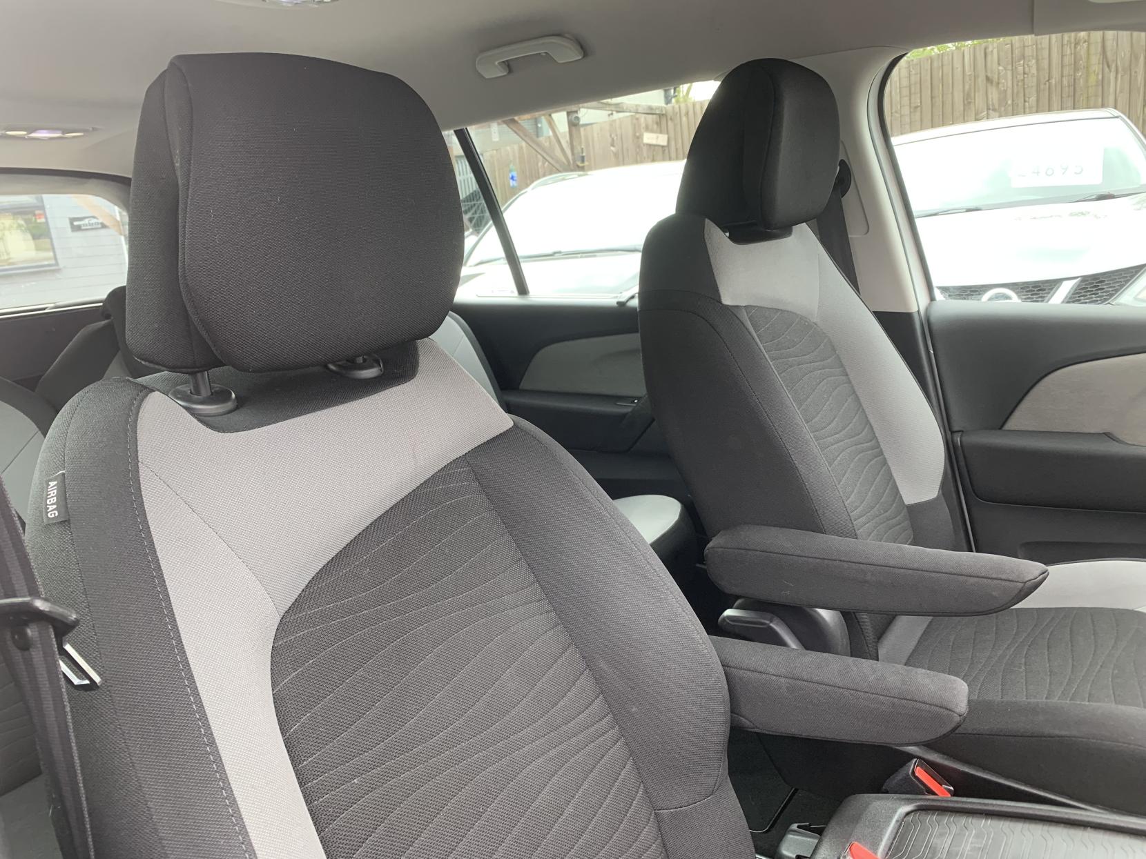 Citroen Grand C4 Picasso 1.6 e-HDi Airdream Exclusive MPV 5dr Diesel ETG6 Euro 5 (s/s) (115 ps)