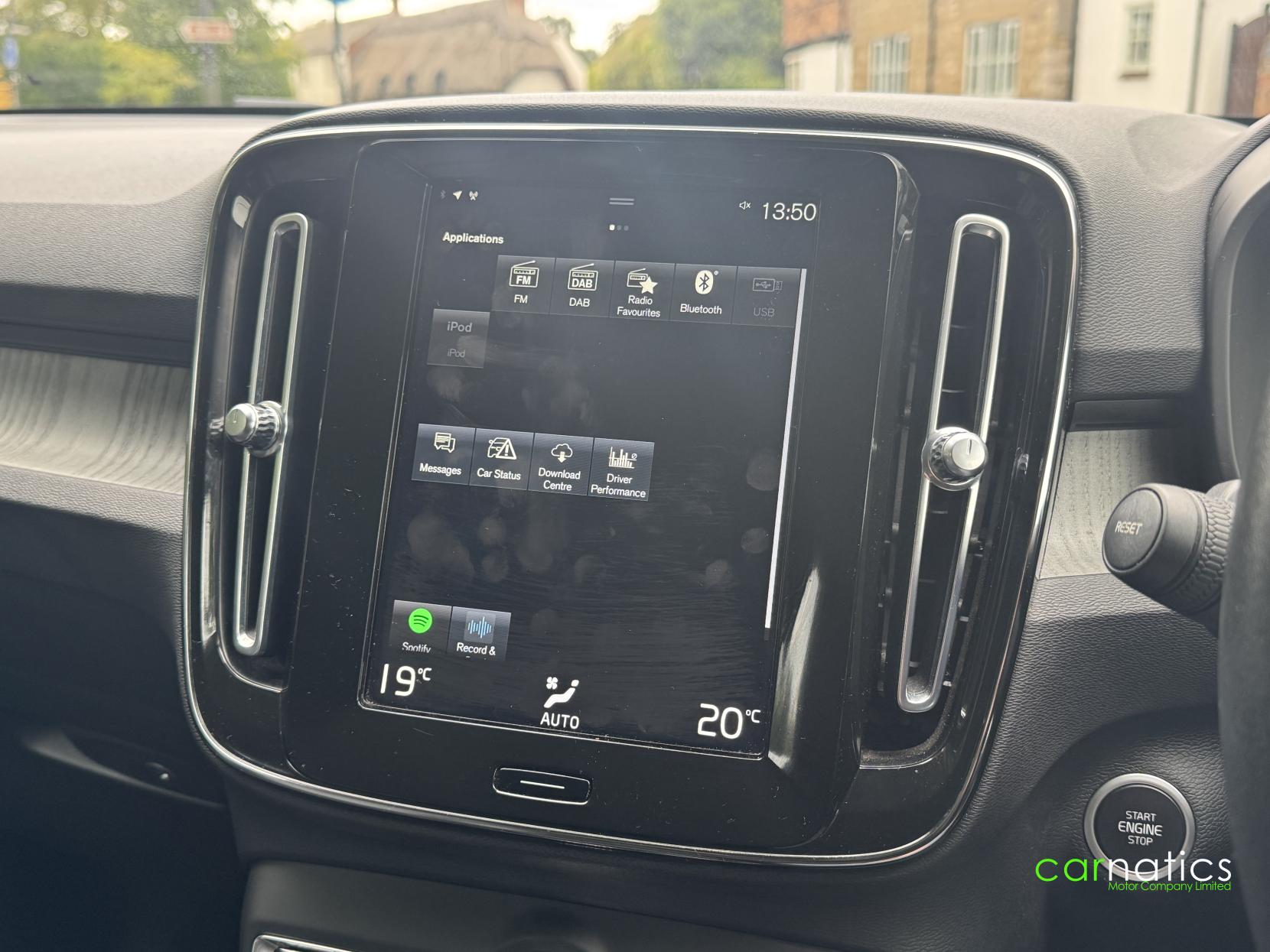 Volvo XC40 2.0 B4 MHEV Inscription SUV 5dr Petrol Hybrid Auto Euro 6 (s/s) (197 ps)