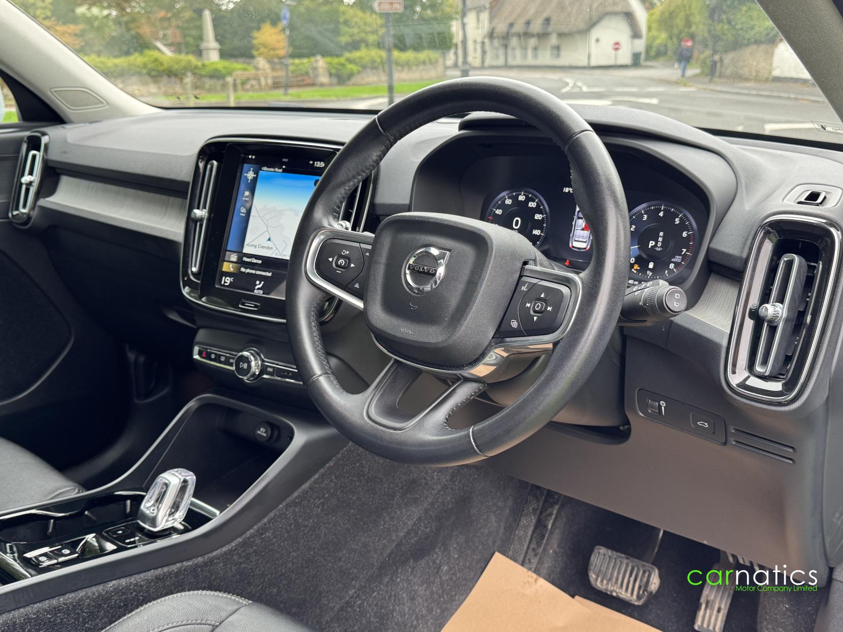 Volvo XC40 2.0 B4 MHEV Inscription SUV 5dr Petrol Hybrid Auto Euro 6 (s/s) (197 ps)
