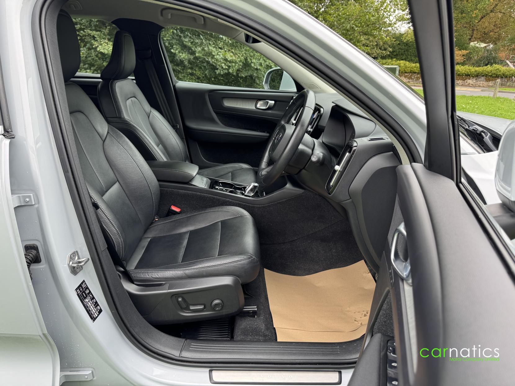 Volvo XC40 2.0 B4 MHEV Inscription SUV 5dr Petrol Hybrid Auto Euro 6 (s/s) (197 ps)