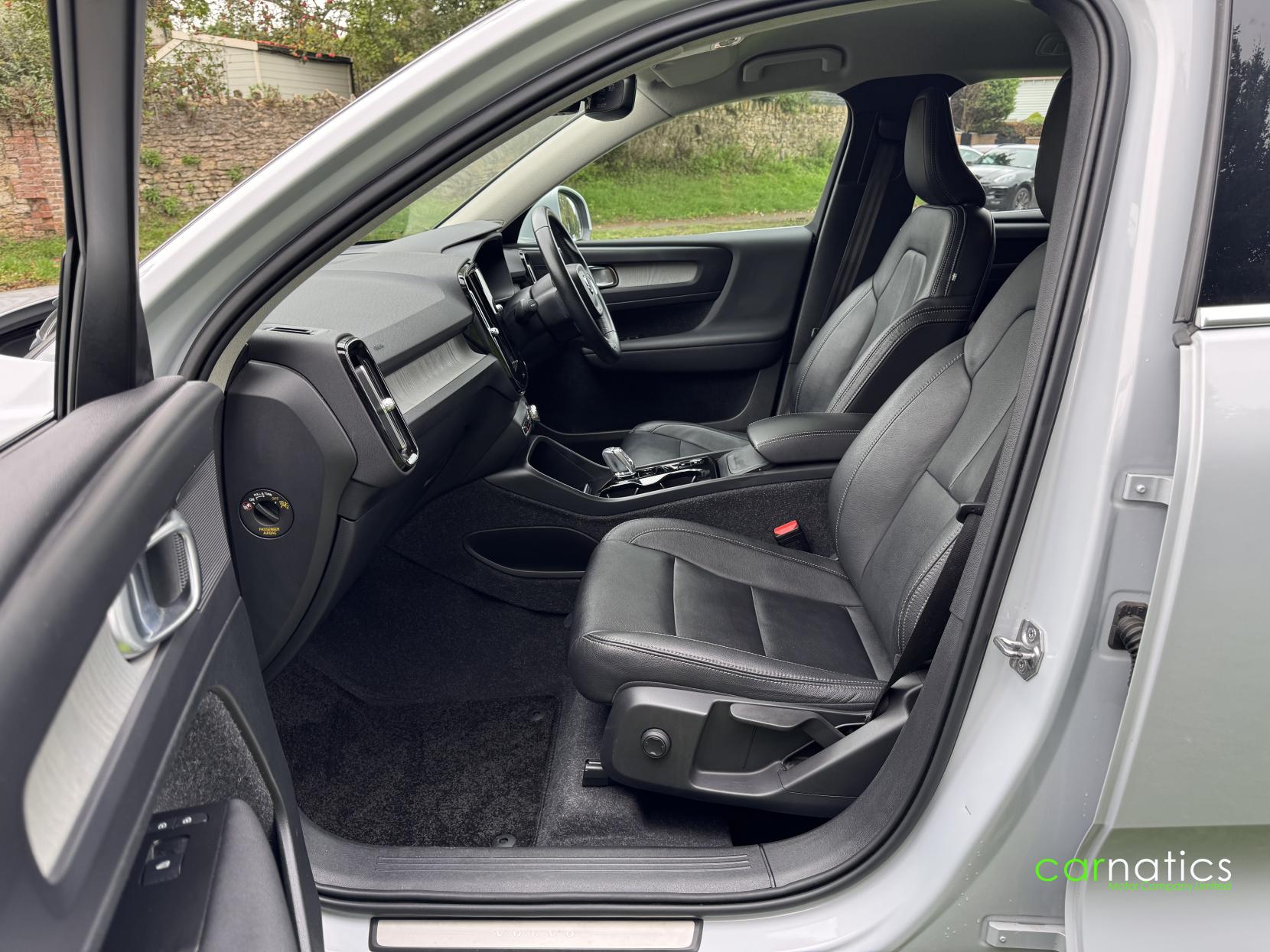 Volvo XC40 2.0 B4 MHEV Inscription SUV 5dr Petrol Hybrid Auto Euro 6 (s/s) (197 ps)