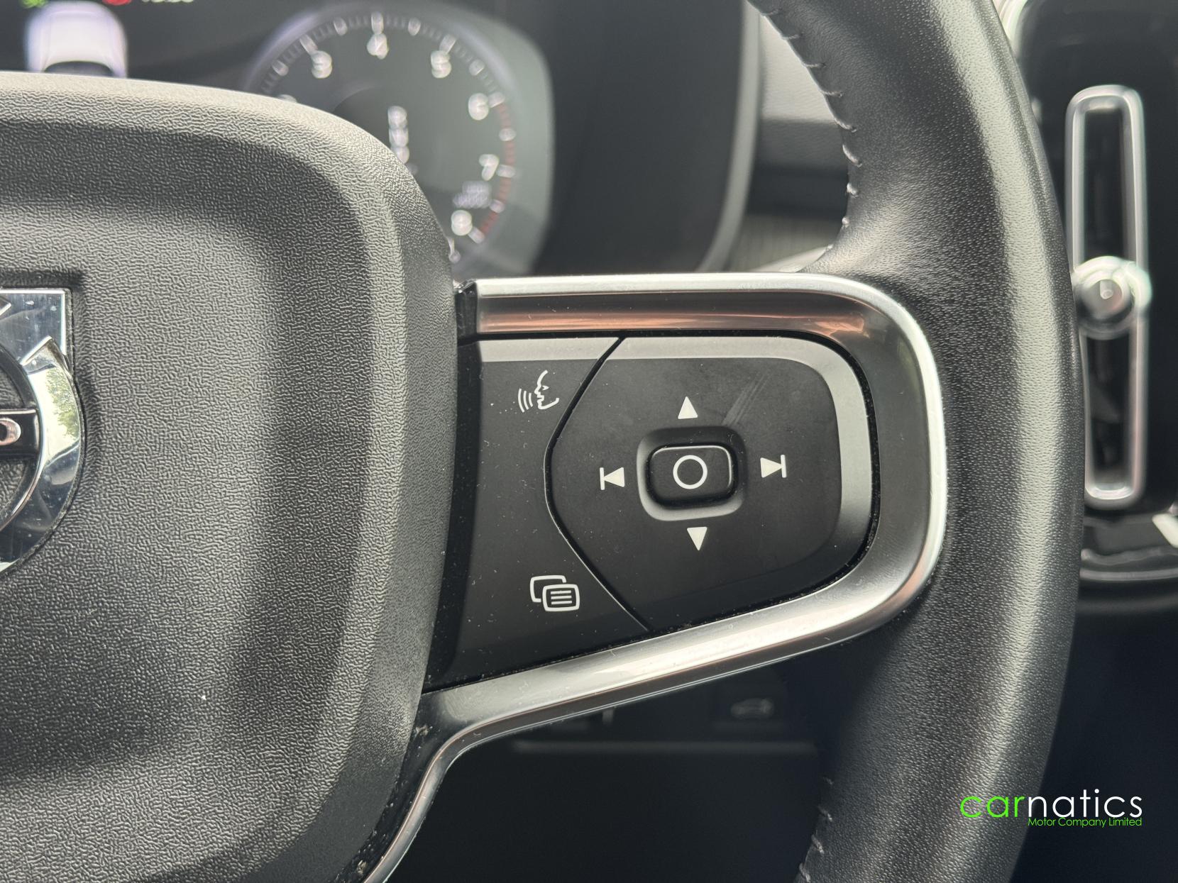 Volvo XC40 2.0 B4 MHEV Inscription SUV 5dr Petrol Hybrid Auto Euro 6 (s/s) (197 ps)